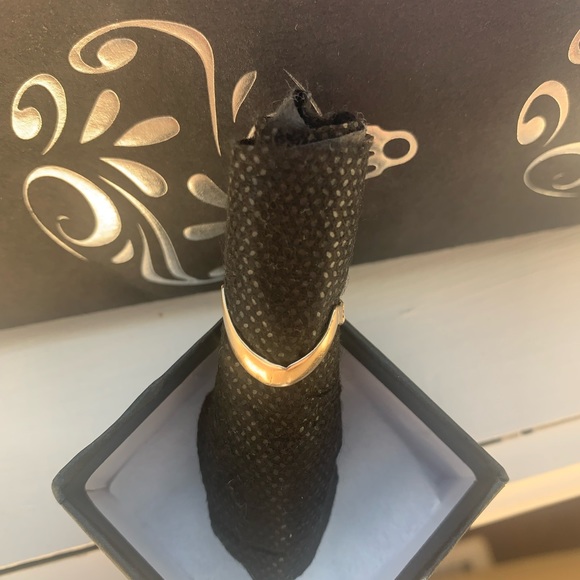 10K Yellow Gold Ring V Shape - Picture 4 of 10